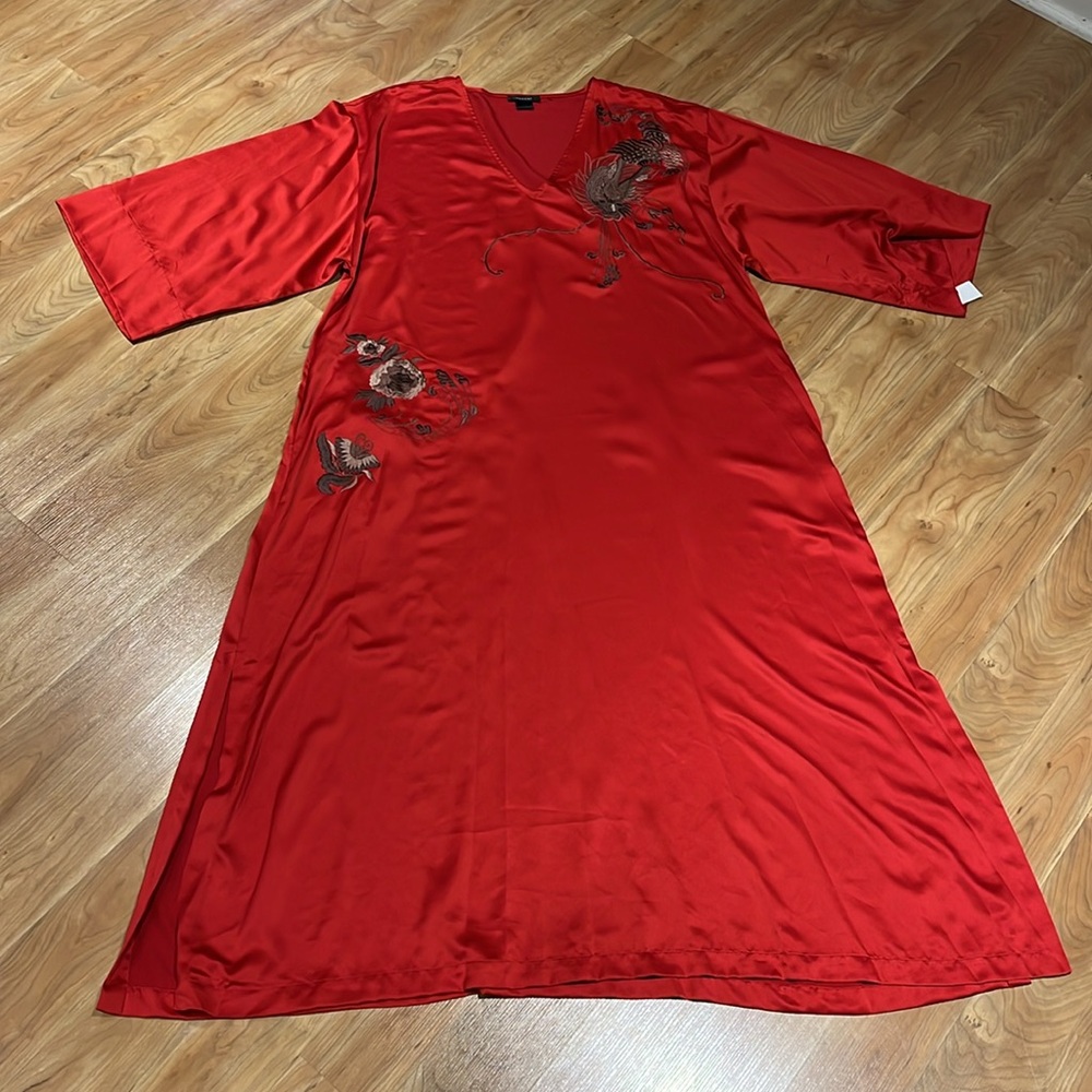 Natori Brick  Red Imperial Dragon embroidered caftan size L 

Worn once